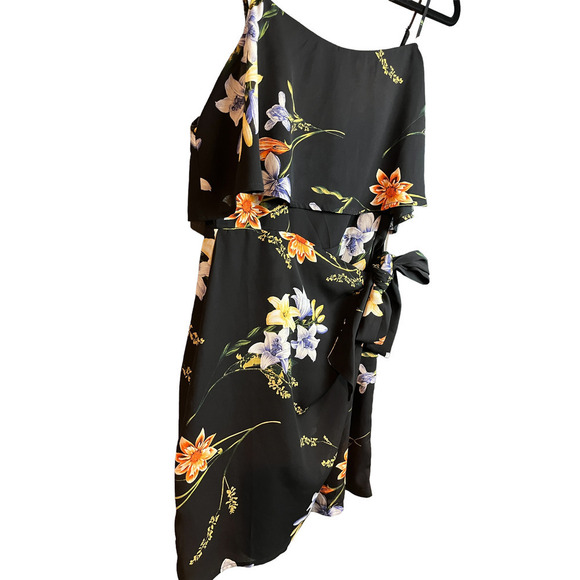 Lush Wrap Floral Dress / Mini Dress - Picture 4 of 10